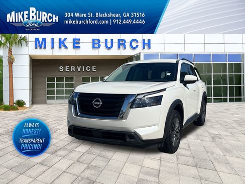 Used 2024 Nissan Pathfinder SV image 1
