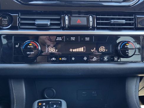 Used 2025 Nissan Pathfinder SV image 19