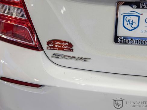 Used 2017 Chevrolet Sonic LT w/ Convenience Package image 15