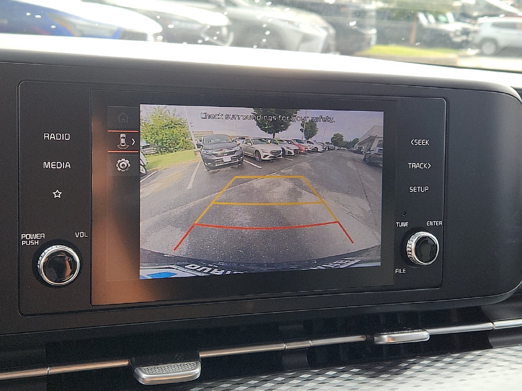 Used 2024 Kia Carnival LX FWD image 17