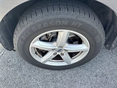 Used 2017 Ford Explorer XLT image 9