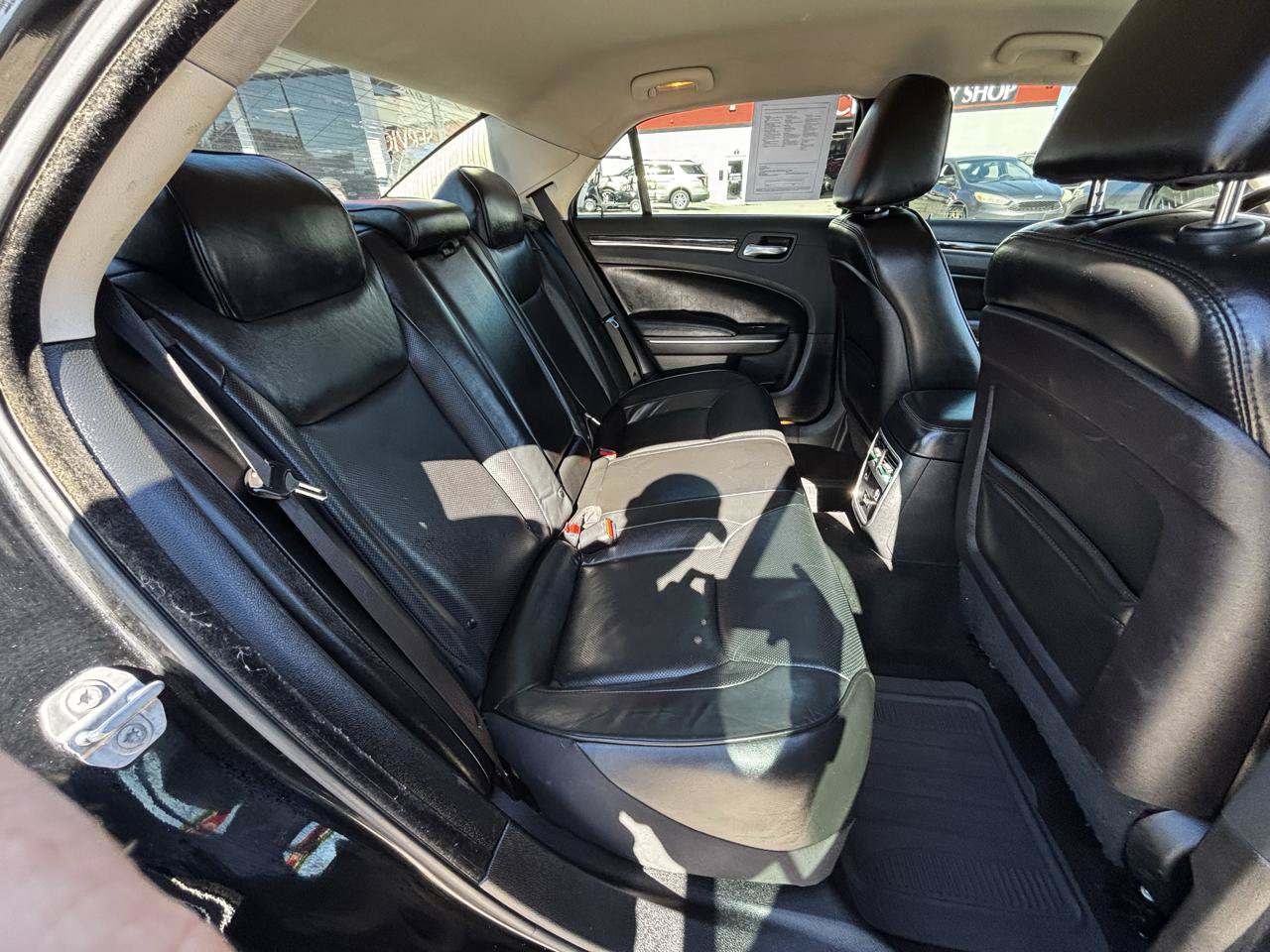 Used 2019 Chrysler 300 Limited RWD image 12