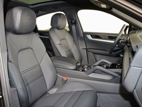 New 2026 Porsche Cayenne Coupe image 37