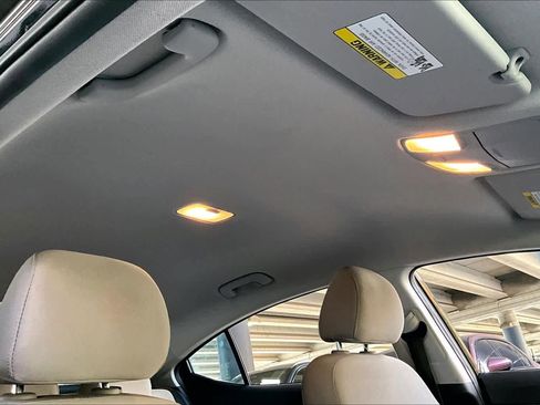 Used 2019 Hyundai Elantra SEL image 14