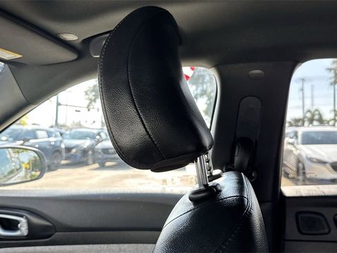 Used 2023 Jeep Compass Latitude w/ Sun and Sound Group image 17