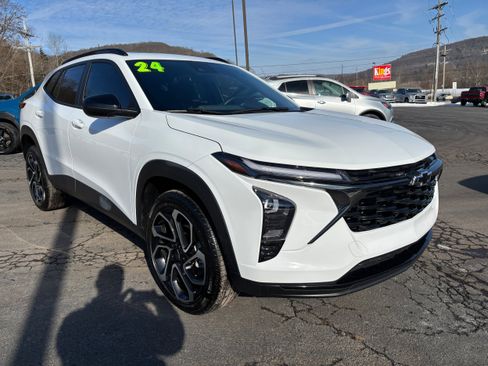 Used 2024 Chevrolet Trax RS w/ Sunroof Package image 1