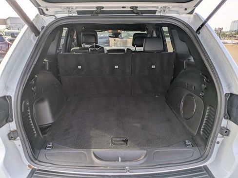 Used 2022 Jeep Grand Cherokee Laredo X RWD image 12