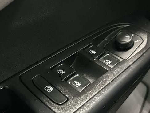 Certified 2023 Volkswagen Taos S FWD image 17