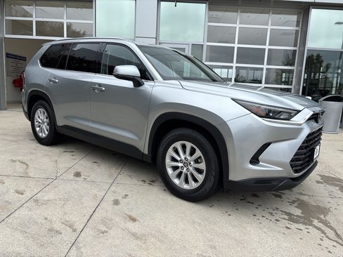 Used 2025 Toyota Grand Highlander FWD image 2