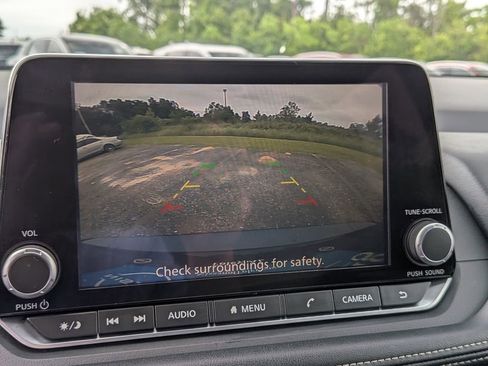 Used 2025 Nissan Rogue SV AWD/4WD image 24
