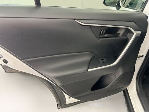 Used 2019 Toyota RAV4 LE image 27