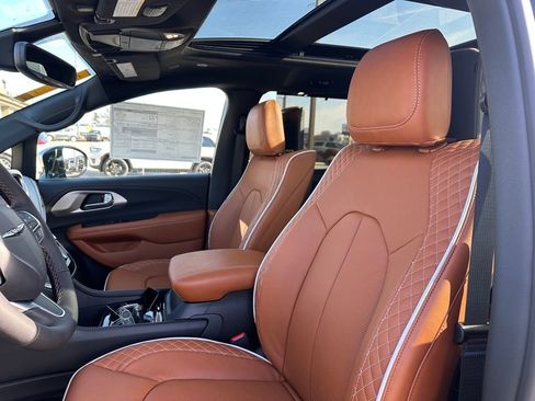New 2026 Chrysler Pacifica Pinnacle FWD image 33
