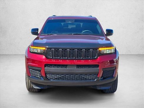 Used 2025 Jeep Grand Cherokee L Altitude AWD/4WD image 2