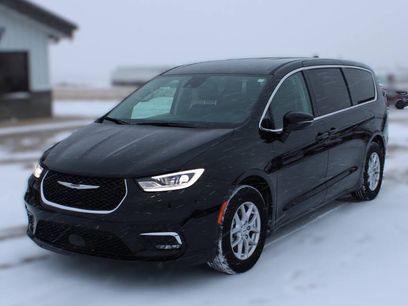 Used 2024 Chrysler Pacifica Touring-L