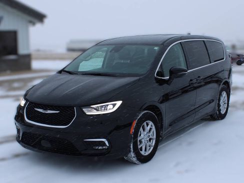 Used 2024 Chrysler Pacifica Touring-L FWD image 1