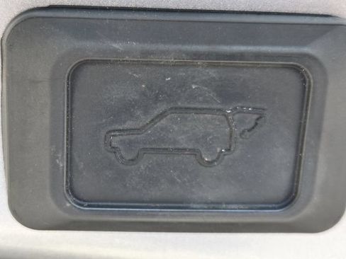 Used 2021 Toyota RAV4 XLE w/ Convenience Package FWD image 10
