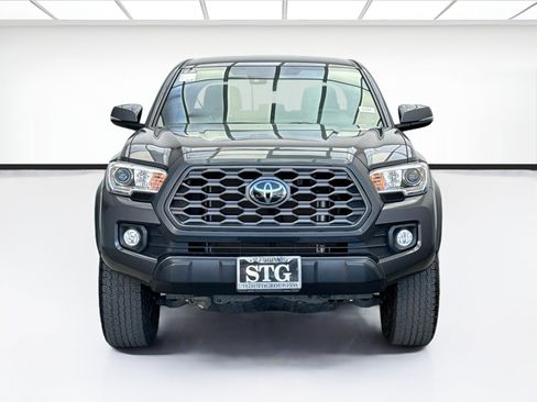 Used 2021 Toyota Tacoma TRD Off-Road w/ Technology Package AWD/4WD image 2