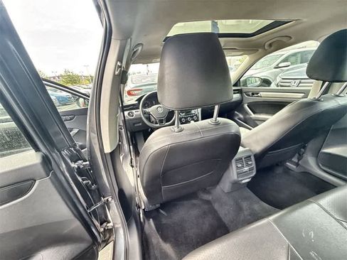 Used 2022 Volkswagen Passat 2.0T SE image 16
