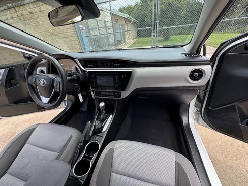 Used 2019 Toyota Corolla LE FWD image 24