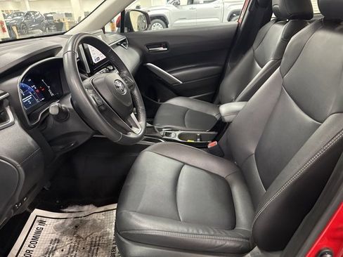Certified 2024 Toyota Corolla Cross XLE image 21