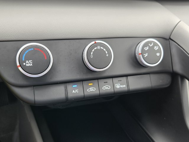 Used 2024 Hyundai Elantra SE FWD image 15