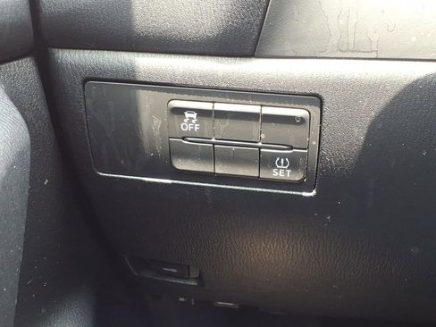 Used 2018 MAZDA MAZDA3 Touring FWD image 31