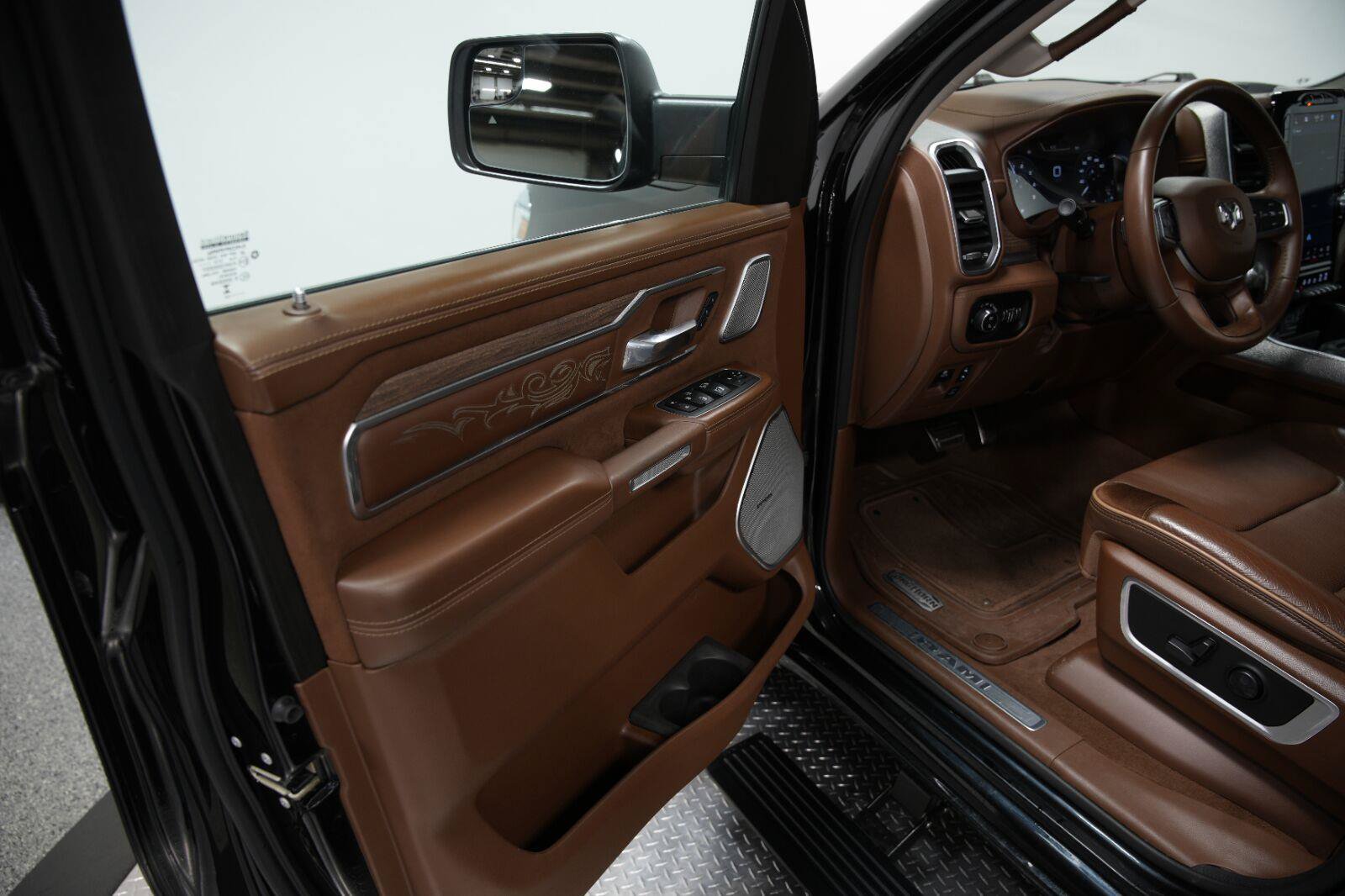 Used 2023 RAM 1500 Limited AWD/4WD image 42