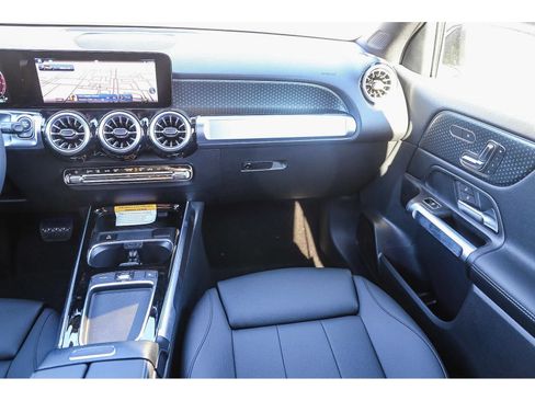 Used 2024 Mercedes-Benz GLB 250 4MATIC image 17