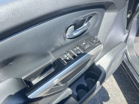 Used 2023 Nissan Titan SV AWD/4WD image 22