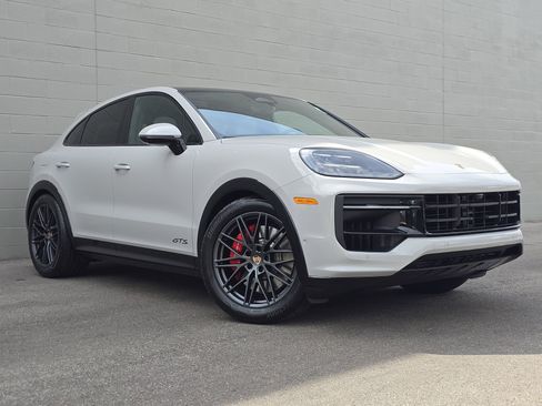 New 2026 Porsche Cayenne GTS image 7