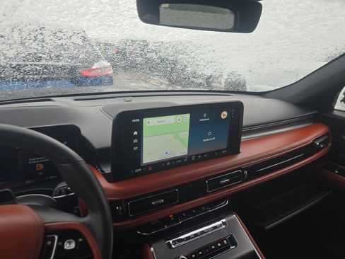 Used 2025 Lincoln Aviator Reserve w/ Jet Appearance Package image 17