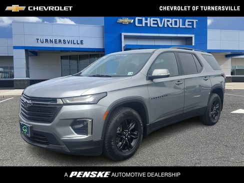 Certified 2023 Chevrolet Traverse LT FWD image 1