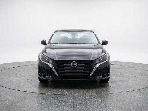 Used 2025 Nissan Altima 2.5 SV image 2