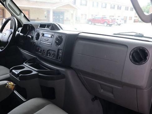 Used 2014 Ford E-250 and Econoline 250 w/ Power Group RWD image 18