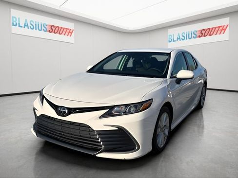 Used 2024 Toyota Camry LE image 7