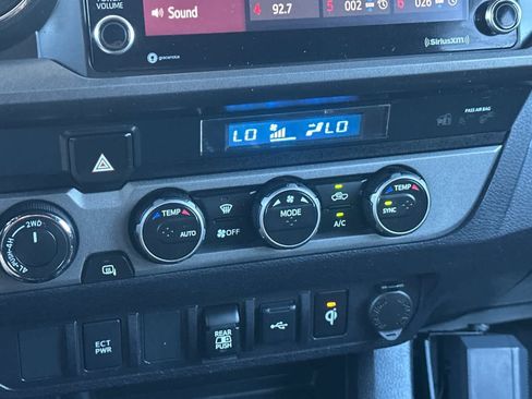 Used 2021 Toyota Tacoma TRD Sport AWD/4WD image 19