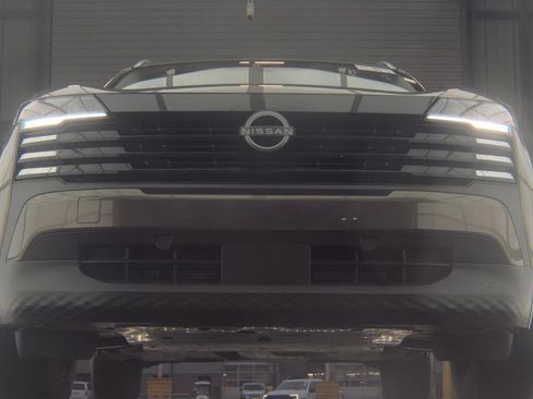 Used 2026 Nissan Kicks SV w/ Illumination Package image 2