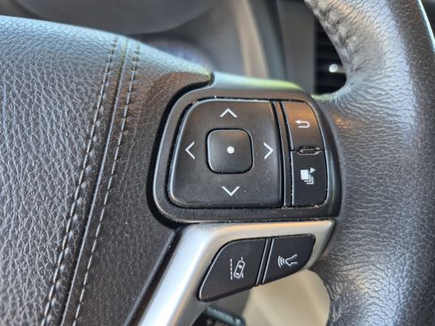 Used 2020 Toyota Sienna XLE w/ XLE Navigation Package image 27