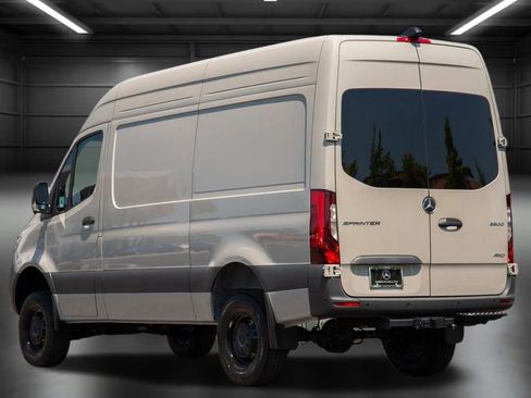 Used 2025 Mercedes-Benz Sprinter 2500 image 7