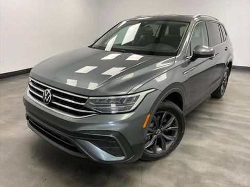 Used 2023 Volkswagen Tiguan SE AWD/4WD image 1