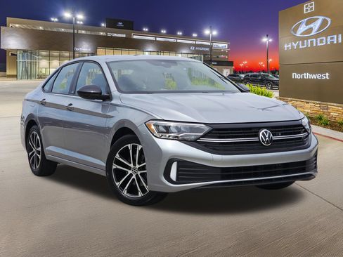 Used 2024 Volkswagen Jetta Sport FWD image 3