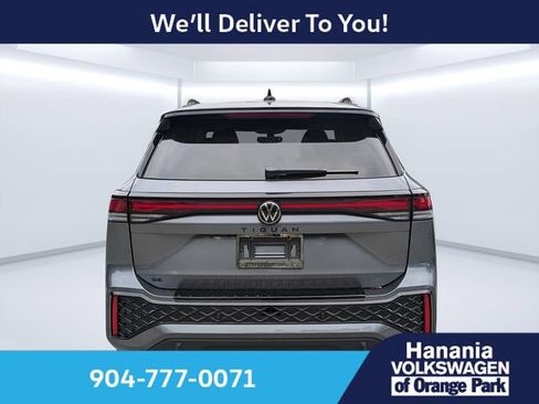 New 2026 Volkswagen Tiguan SE R-Line FWD image 4