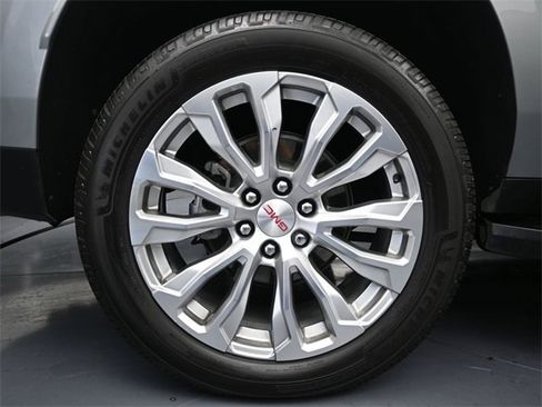 Used 2023 GMC Yukon XL Denali image 9