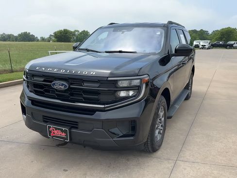 Used 2025 Ford Expedition Active AWD/4WD image 4
