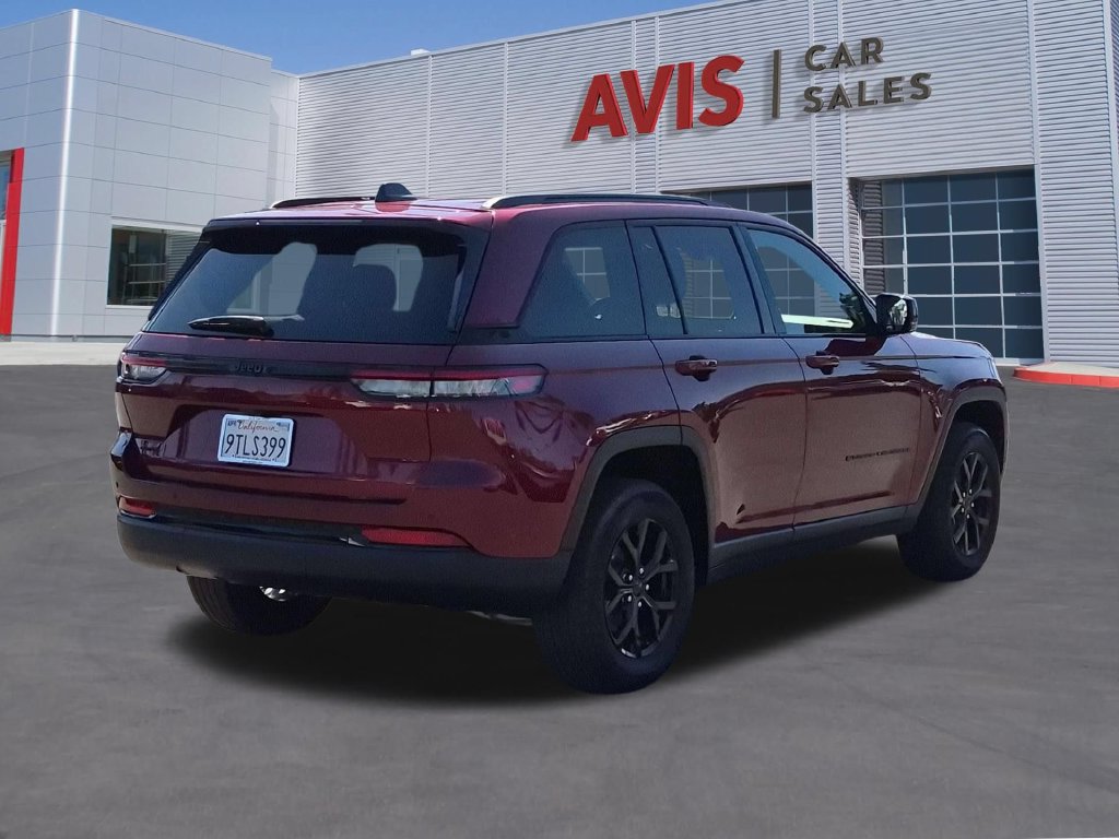 Used 2025 Jeep Grand Cherokee Altitude AWD/4WD image 6