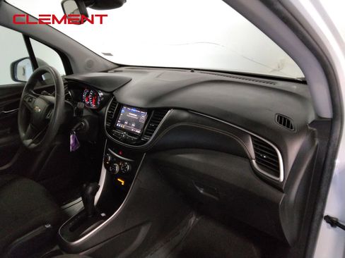 Used 2022 Chevrolet Trax LS w/ Tint and Cruise Package FWD image 34