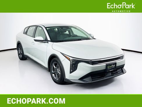 Used 2025 Kia K4 LXS image 1
