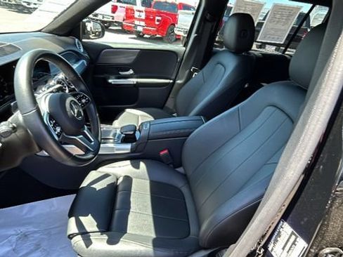 Used 2022 Mercedes-Benz GLB 250 w/ Premium Package Lite image 17