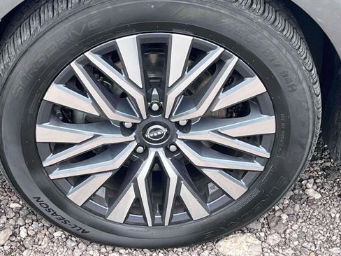 Used 2024 Nissan Altima 2.5 SV FWD image 14