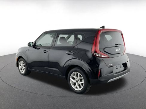 Used 2025 Kia Soul LX w/ LX Technology Package FWD image 7